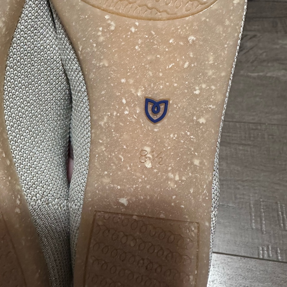 NEW Rothy’s The Point Diamond Metallic Wedding Flats Cream Platinum 8.5 - Picture 7 of 7